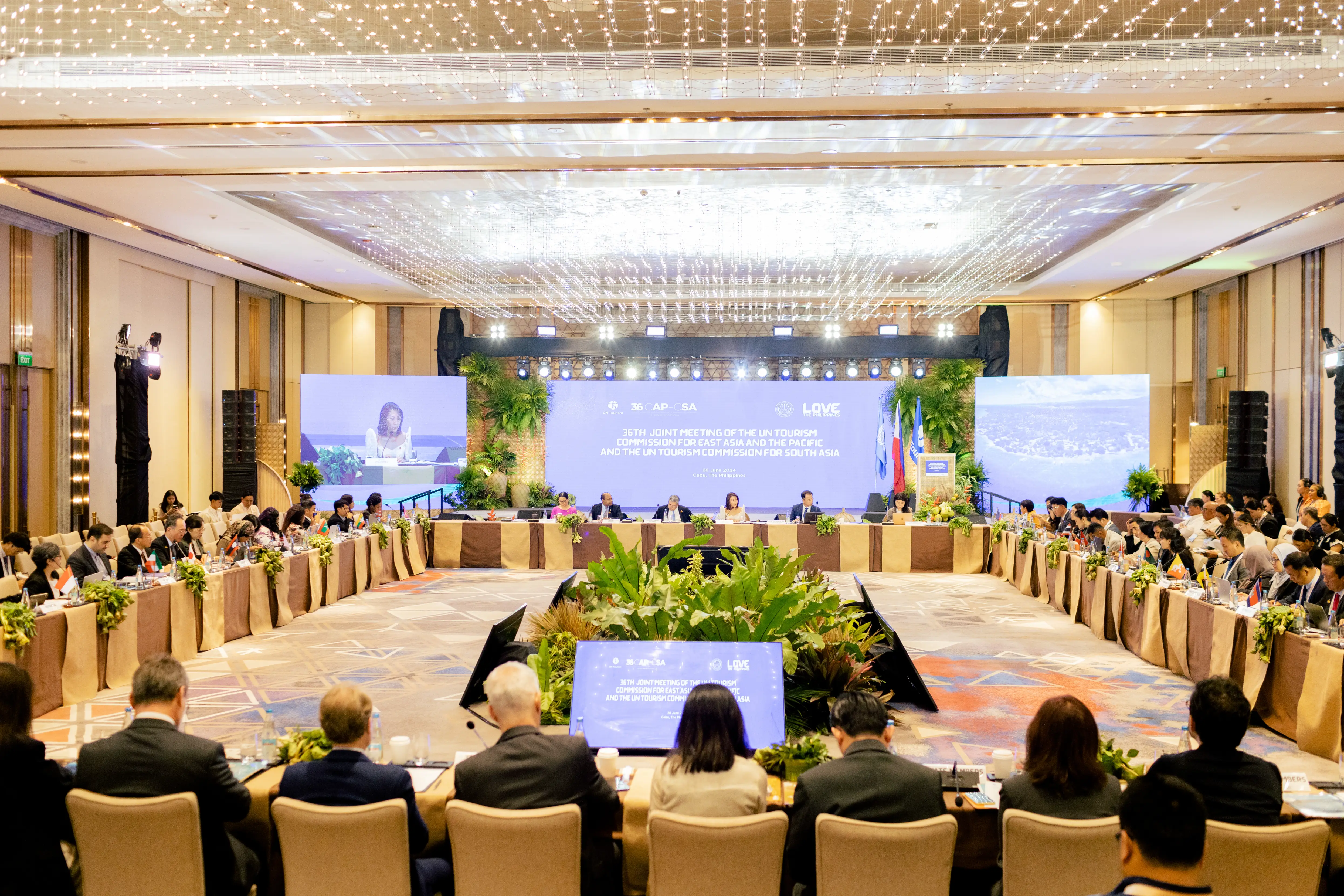 Full-scale conference setup